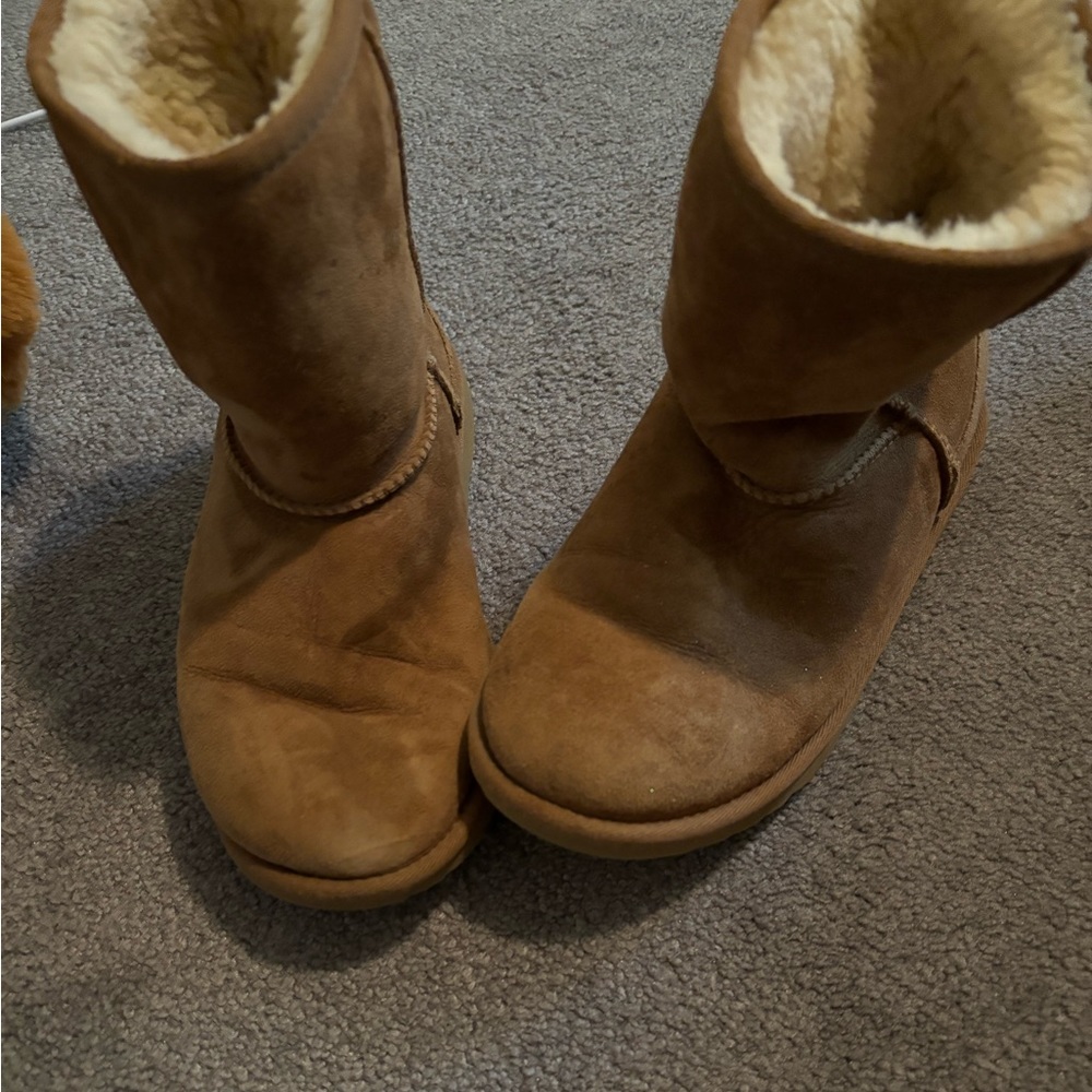 Girls Ugg size 5